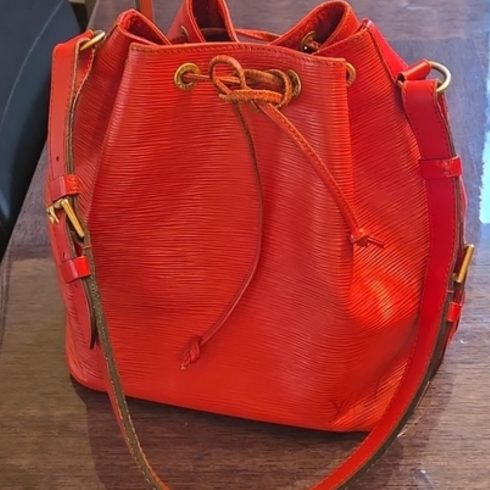 $2,800 LV RED EPI NOE